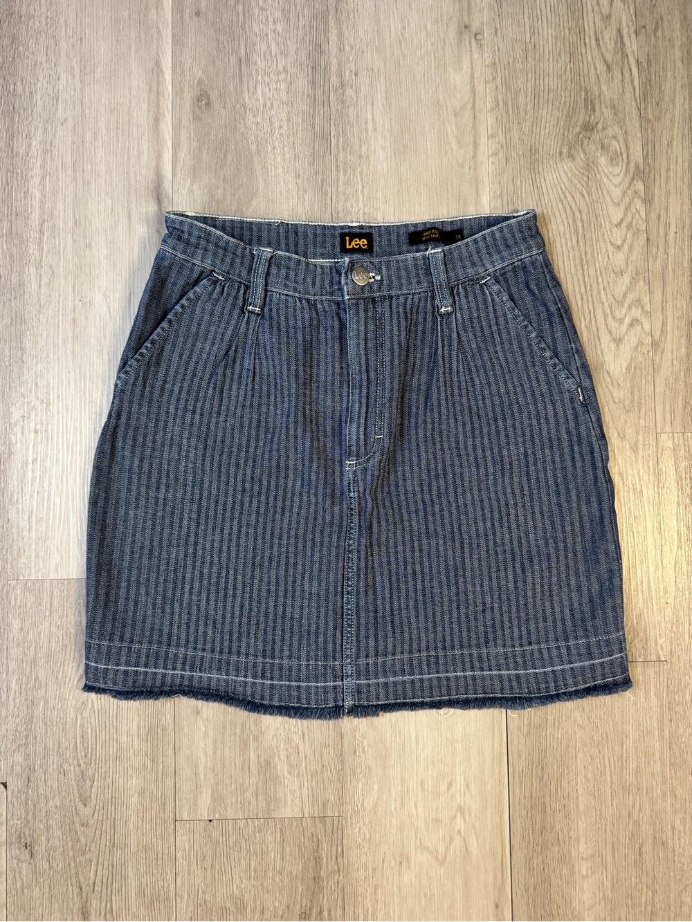 Lee Women’s Blue Striped Denim Mini Skirt High-Rise Stretch Pockets Size 28